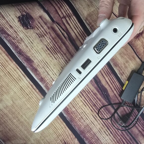 Asus Eee PC 1001P netbook of yore. Miraculously working fine. :-) - Picture 6 of 13